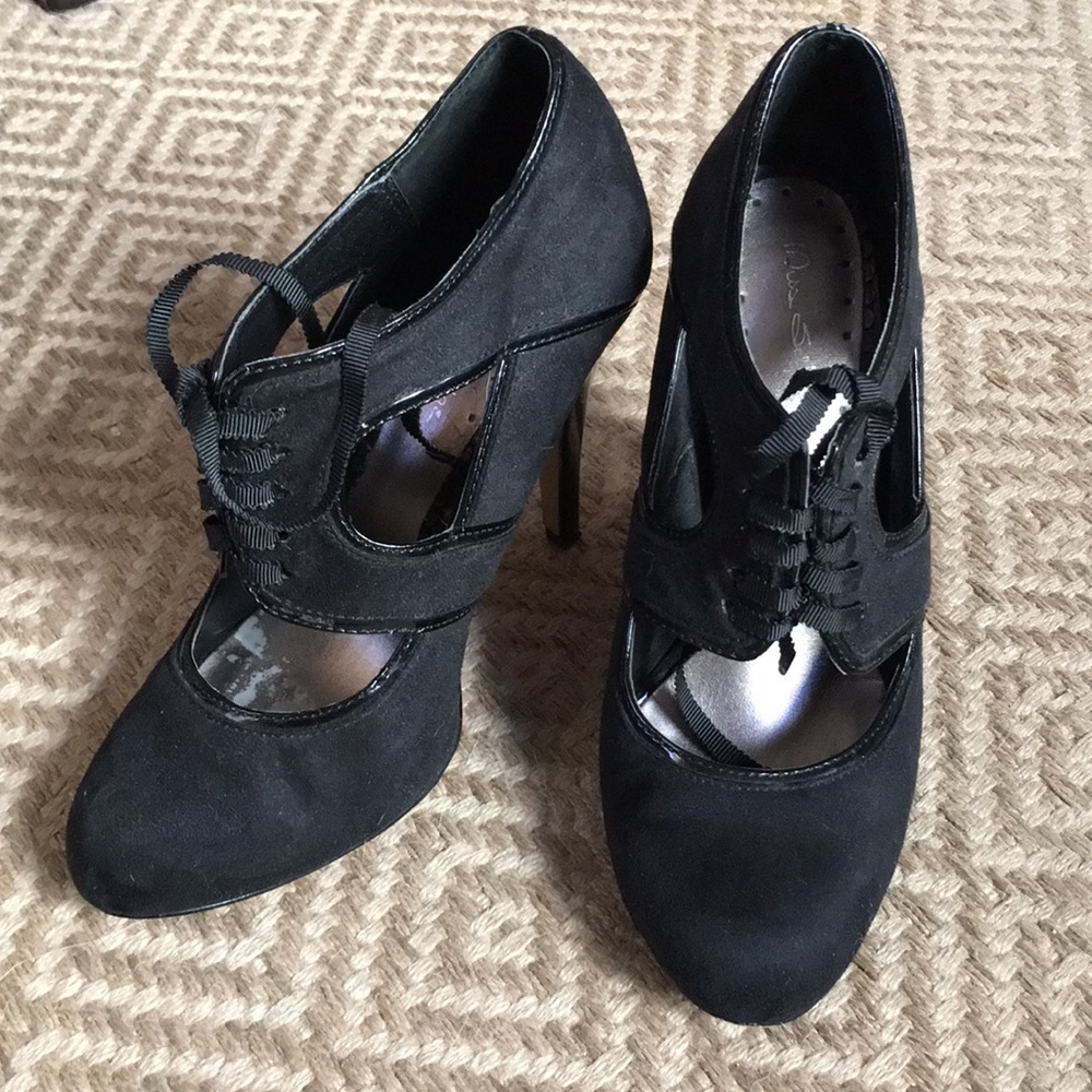 Lace up cut-out pumps - Picture 4 of 6